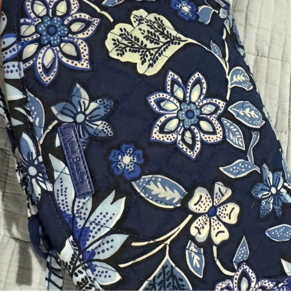 Vera Bradley Floral Quilted Bag in Blue/ bathroom organizer